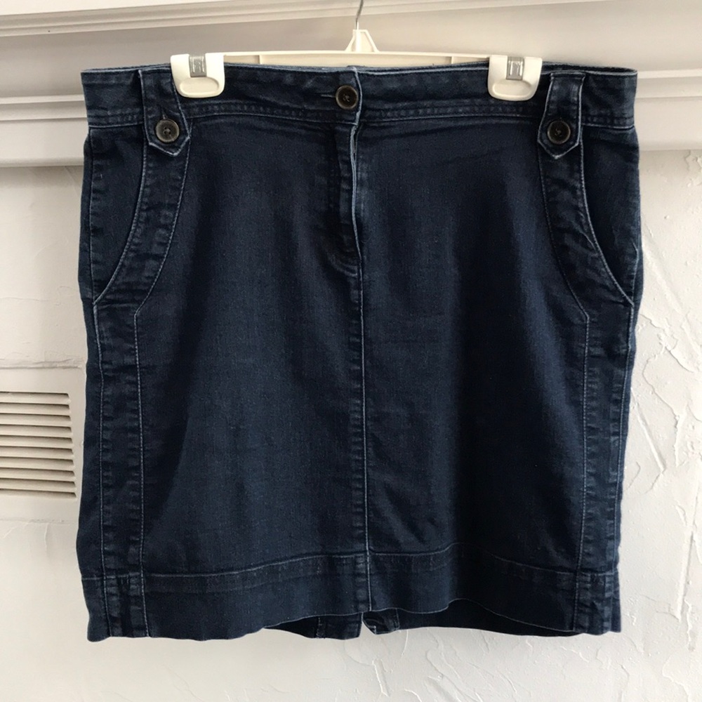 Dana Buchman dark wash denim skirt w/ pockets simple modern style